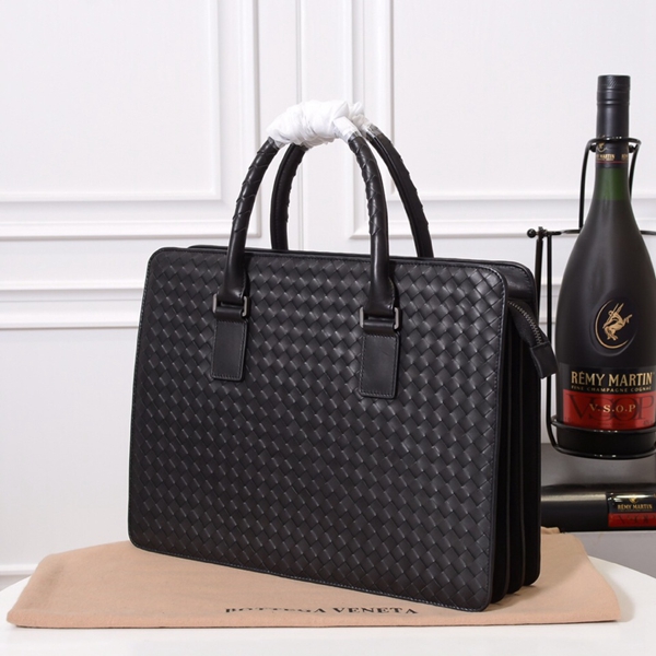 ボッテガヴェネタバッグ背面デザイン